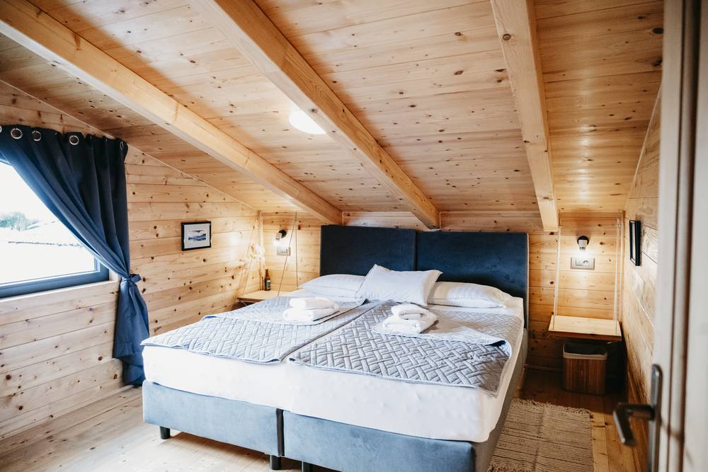 Spavaća soba u potkrovlju — Nightswim Inn