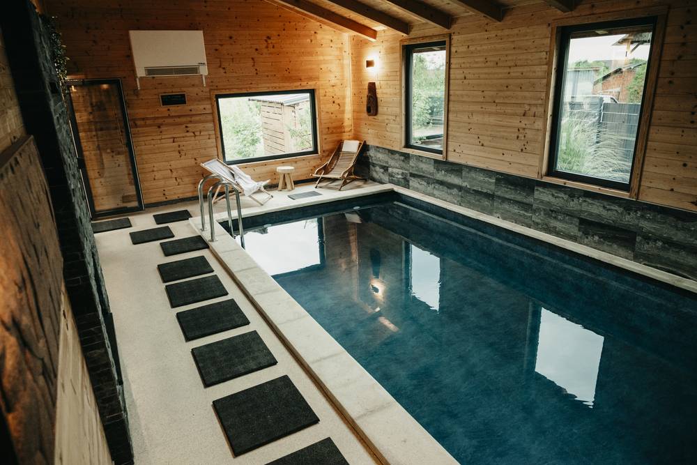 Grijani slani bazen — Nightswim Inn